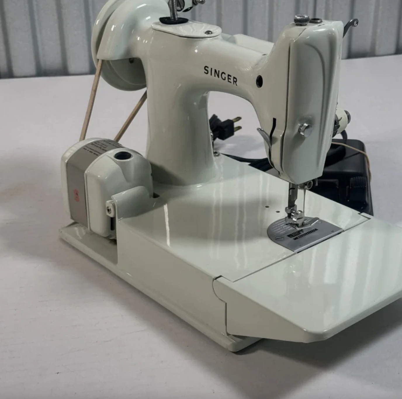 Featherweight 221K Sewing Machine – White/Green
