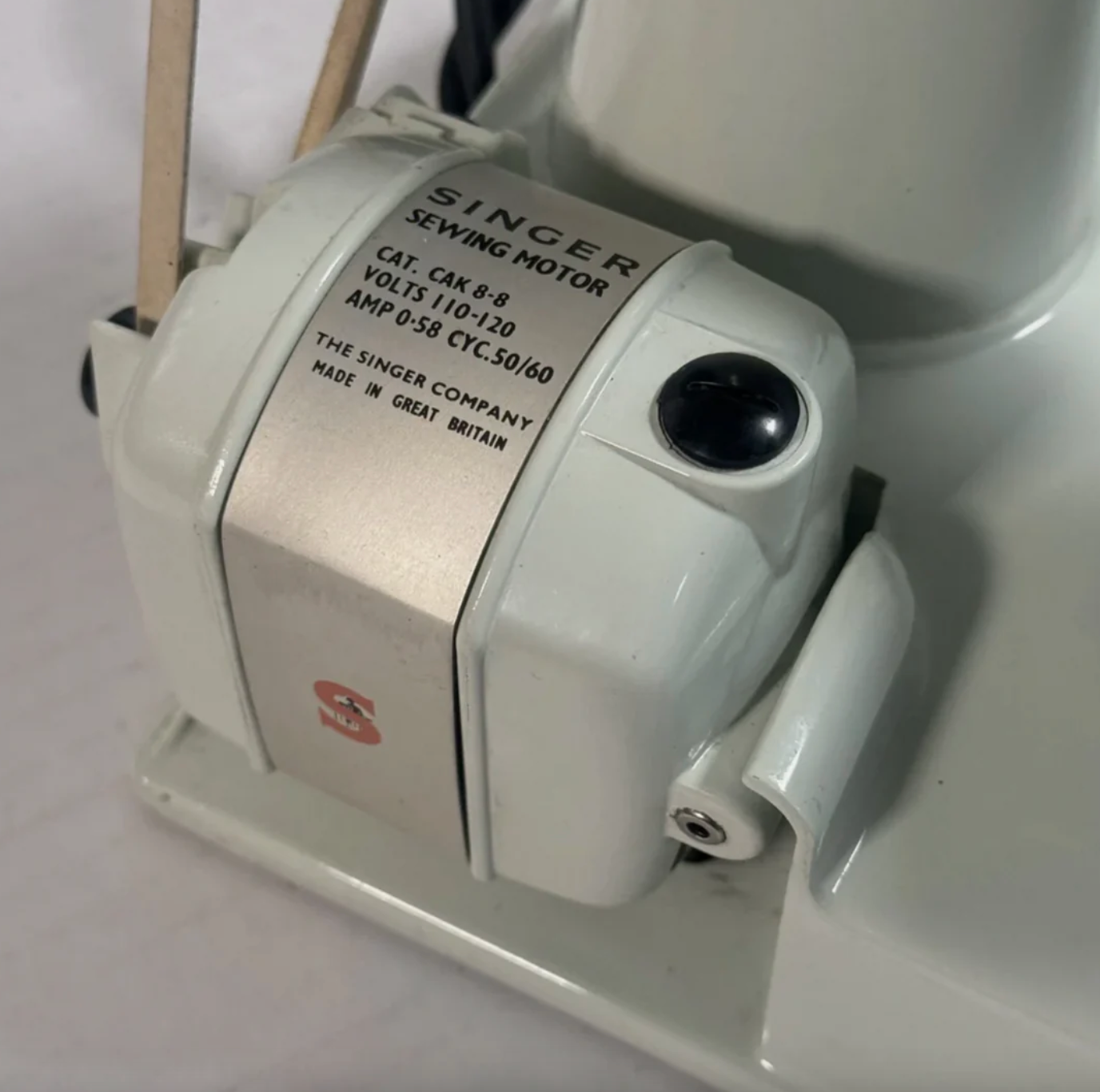 Featherweight 221K Sewing Machine – White/Green