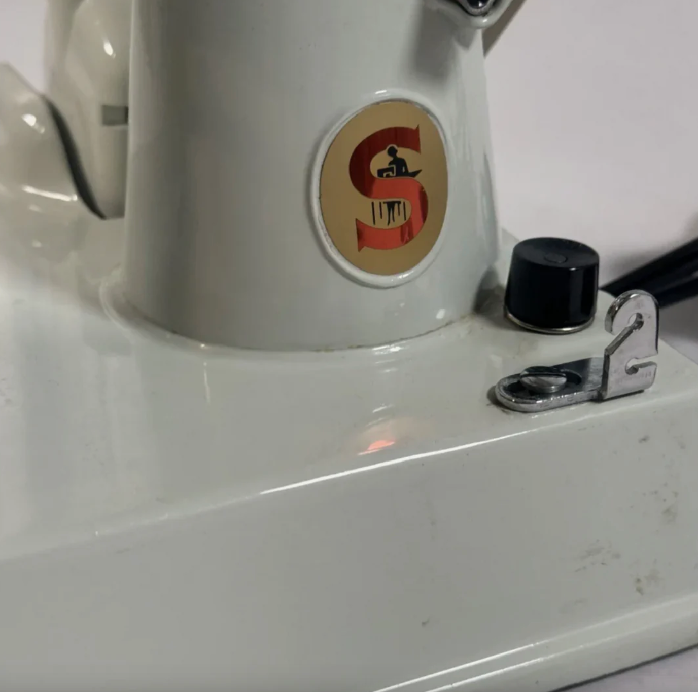 Featherweight 221K Sewing Machine – White/Green