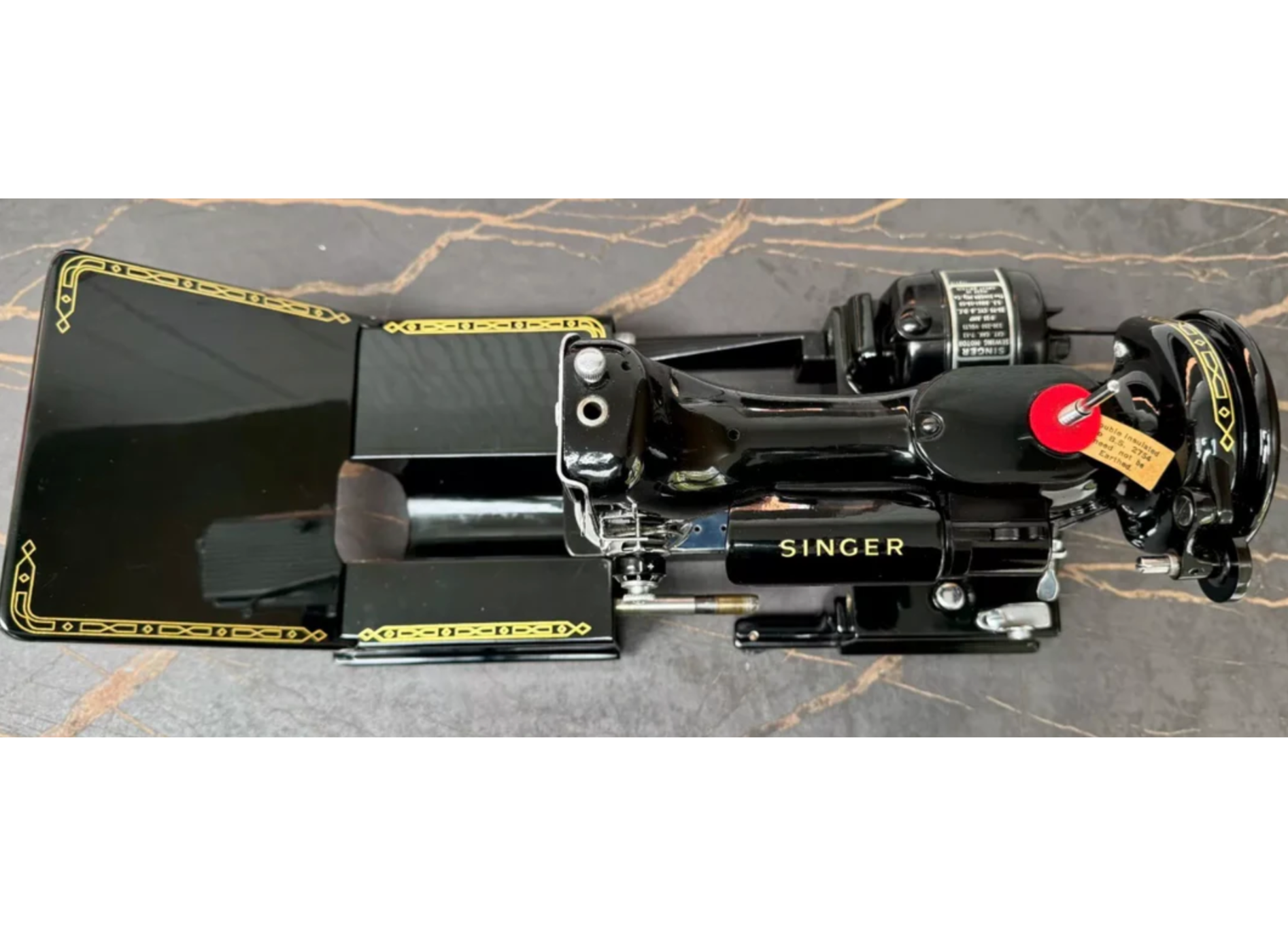 Featherweight 222K Sewing Machine – Dual Voltage & Full Accessories