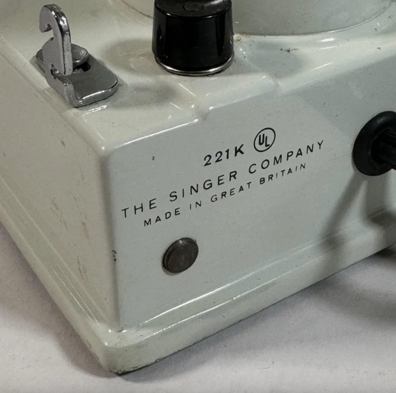 Featherweight 221K Sewing Machine – White/Green