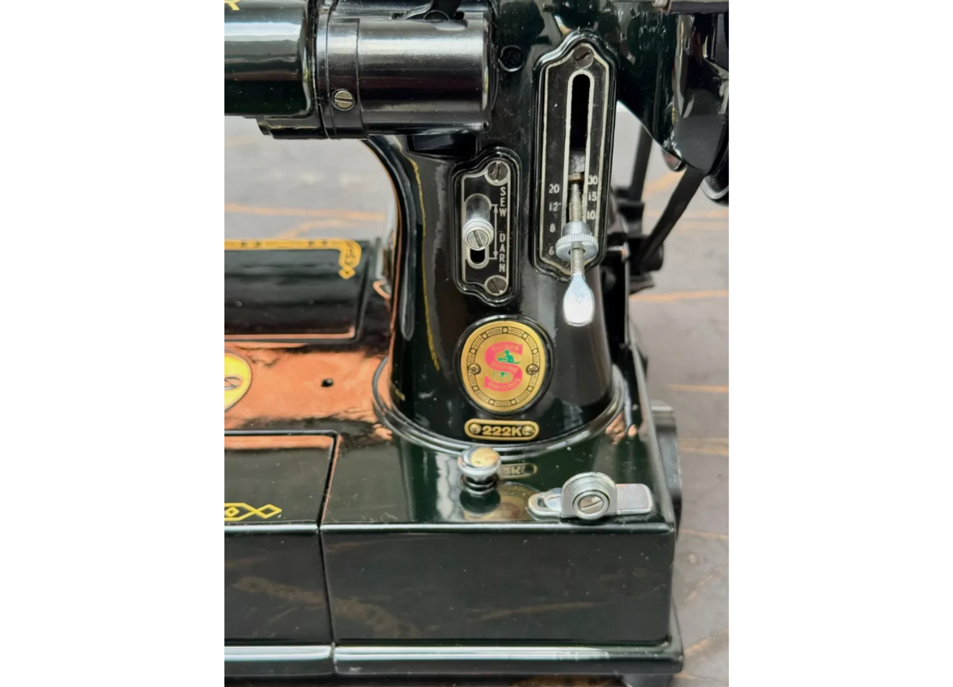 Featherweight 222K Sewing Machine – Dual Voltage & Full Accessories