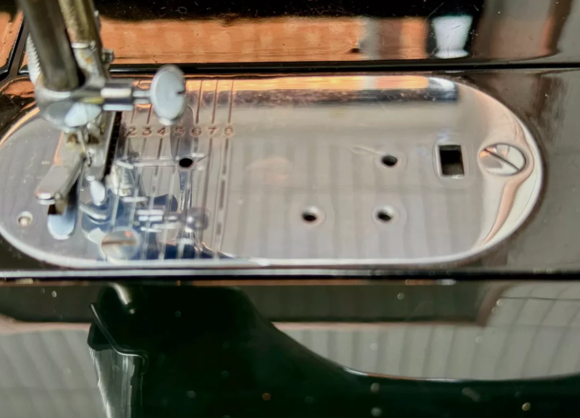 Featherweight 222K Sewing Machine – Dual Voltage & Full Accessories