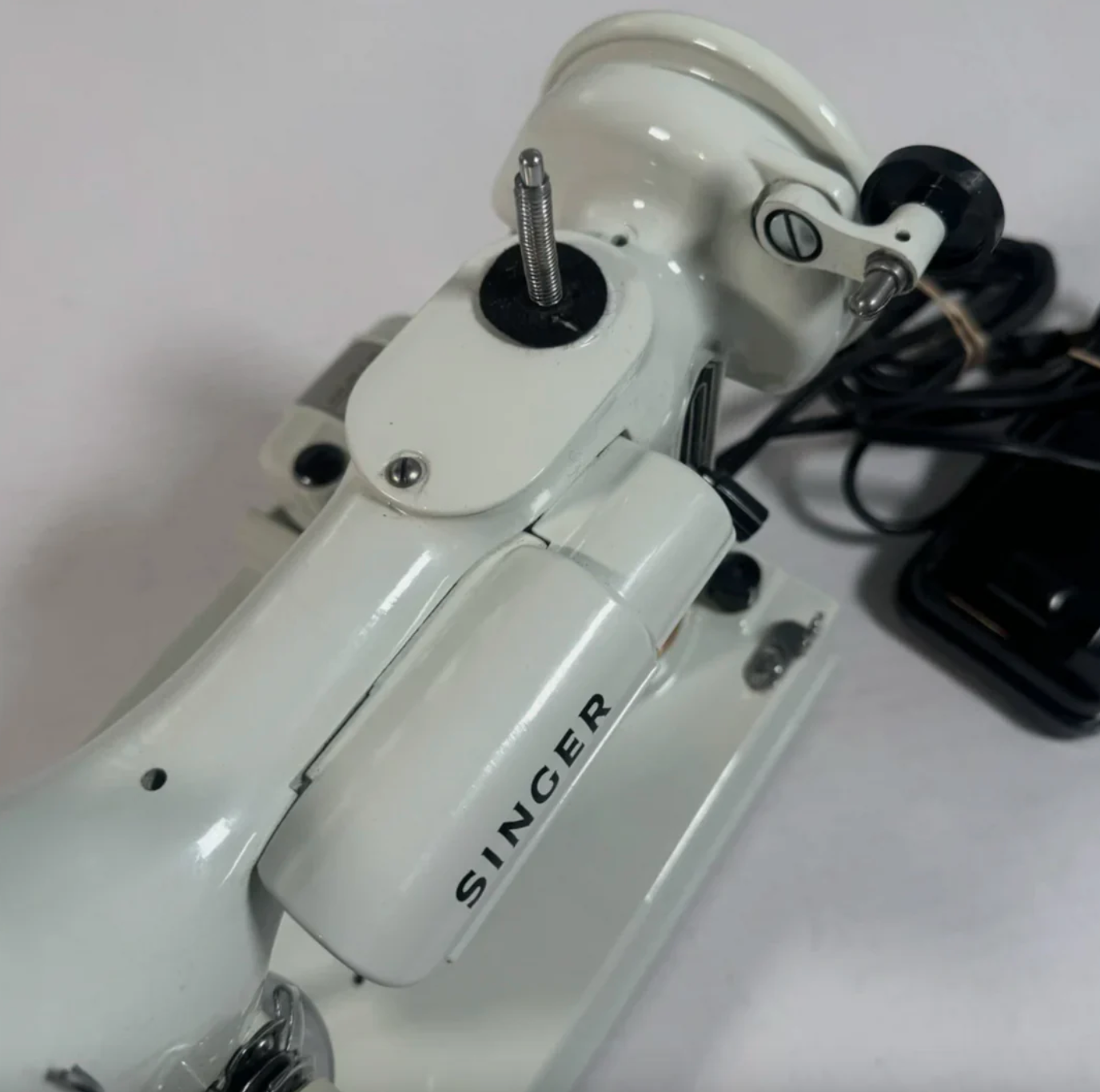 Featherweight 221K Sewing Machine – White/Green