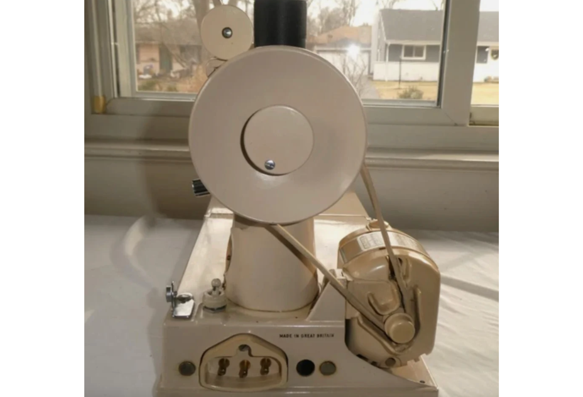 221K Style Tan Featherweight Sewing Machine – With Case & Accessories