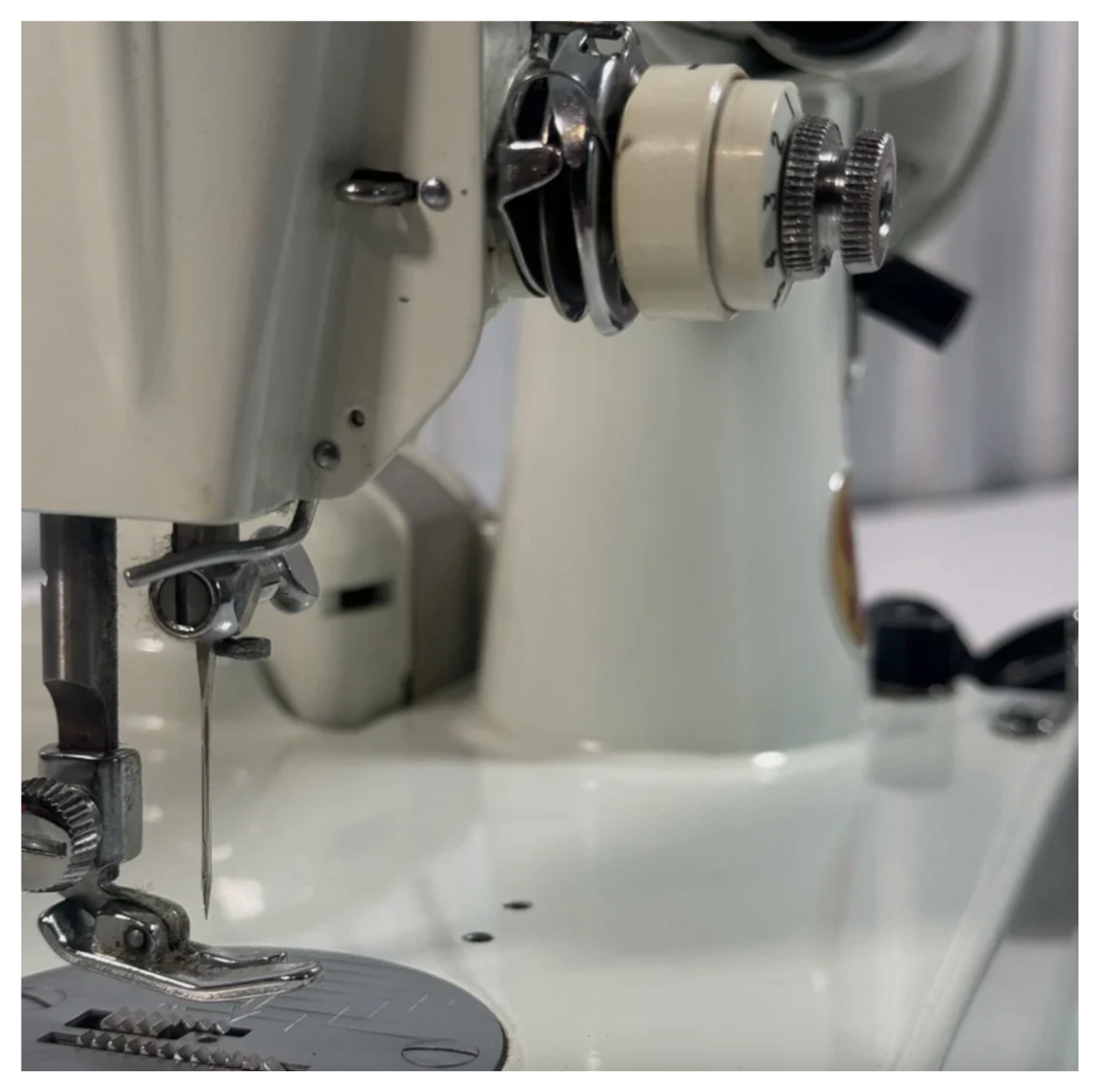 Featherweight 221K Sewing Machine – White/Green