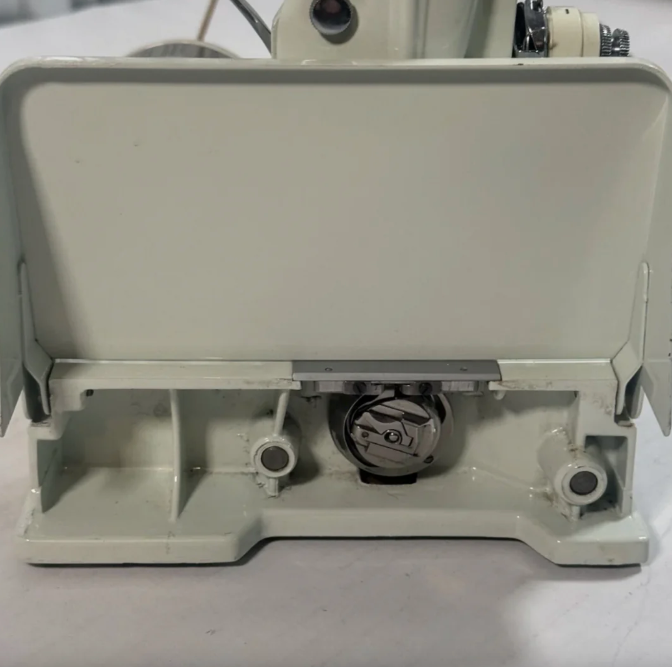 Featherweight 221K Sewing Machine – White/Green