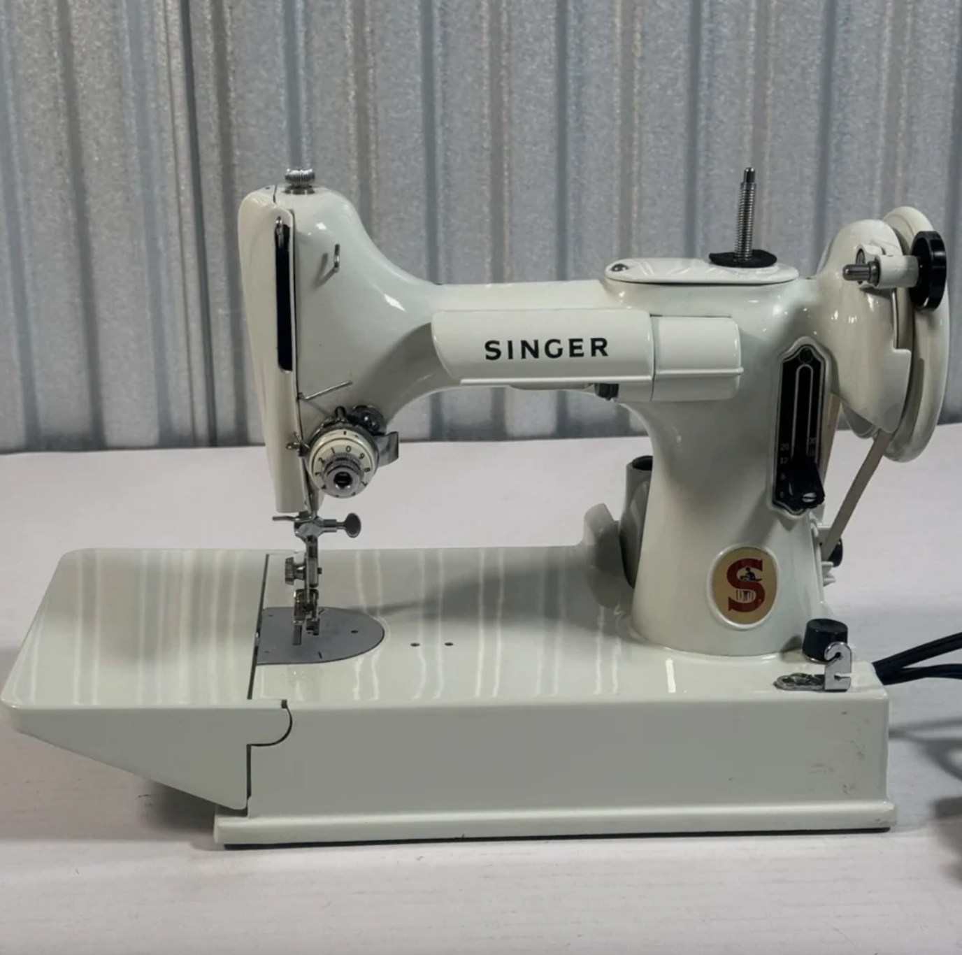 Featherweight 221K Sewing Machine – White/Green